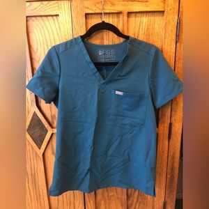 Forest Green Figs Catarina One-Pocket Scrub Top, size XS